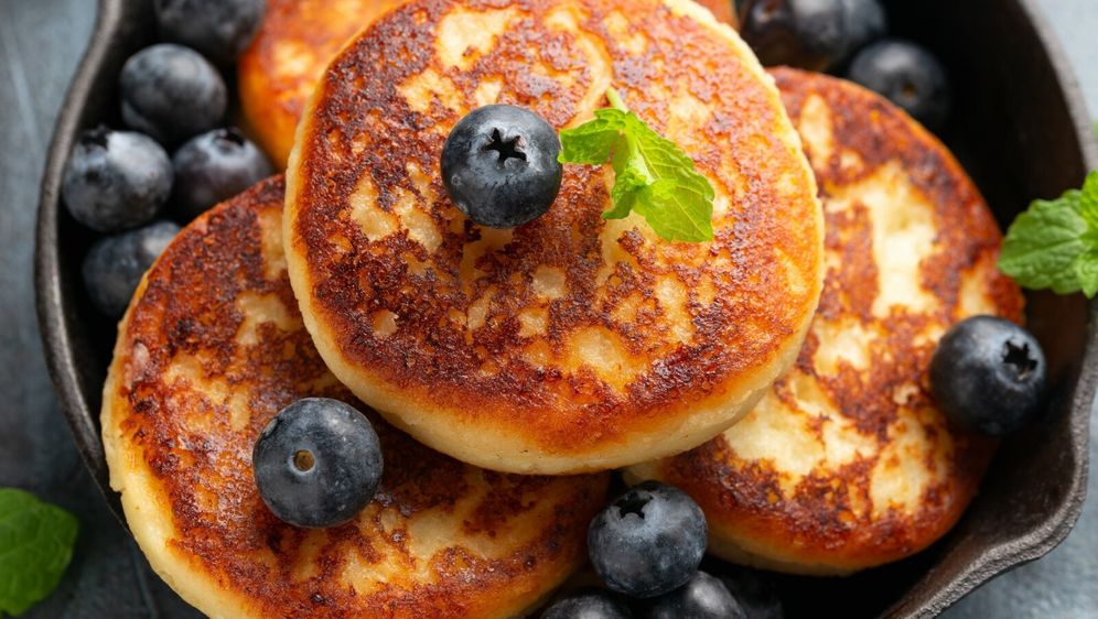 Dodajte zrnati sir u smjesu za palačinke