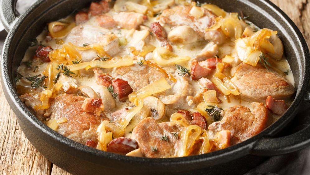 Svinjski odresci u umaku od luka i piva