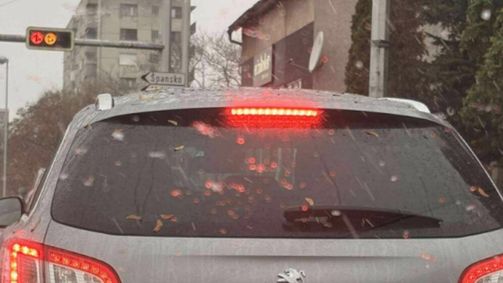 Vozilo iz Zagreba s bizarnom naljepnicom na registraciji