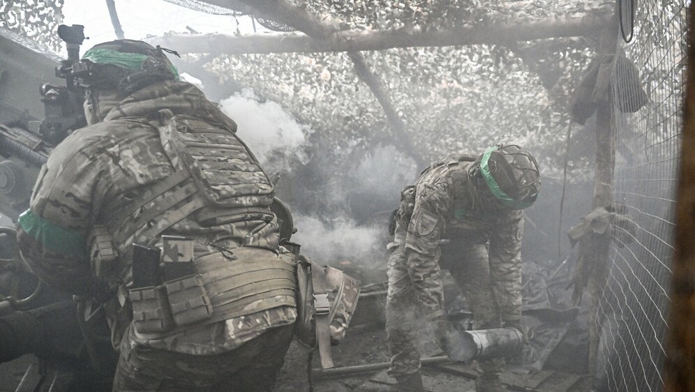 Vojnici Glavnog odjela Nacionalne policije u Zaporiškoj regiji pucaju na ruske položaje u Pokrovsku