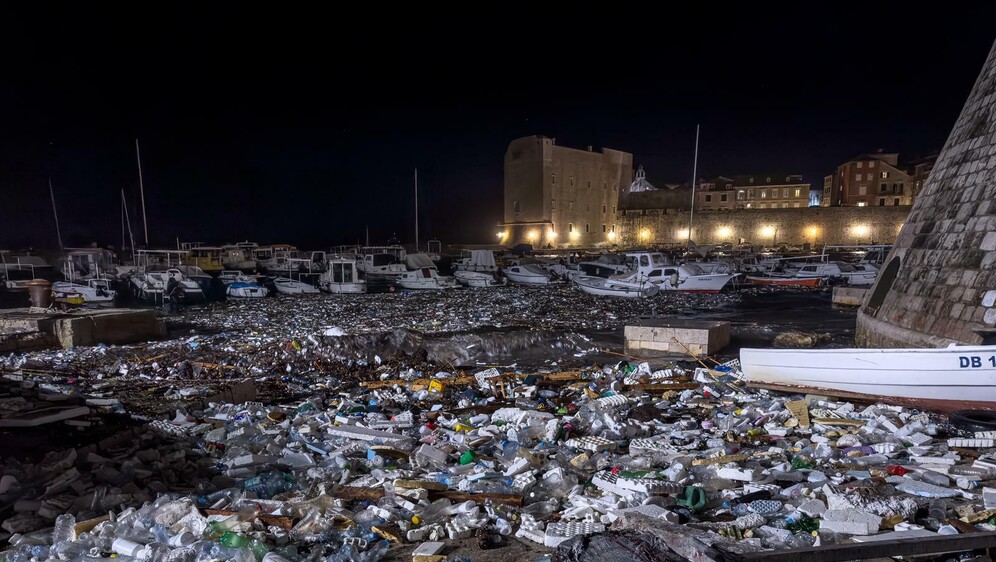 Jako jugo nanijelo velike količine smeća u Dubrovnik