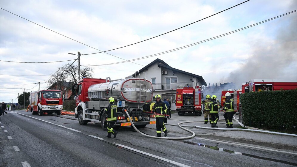 Požar skladišta guma u Sesvetama - 1