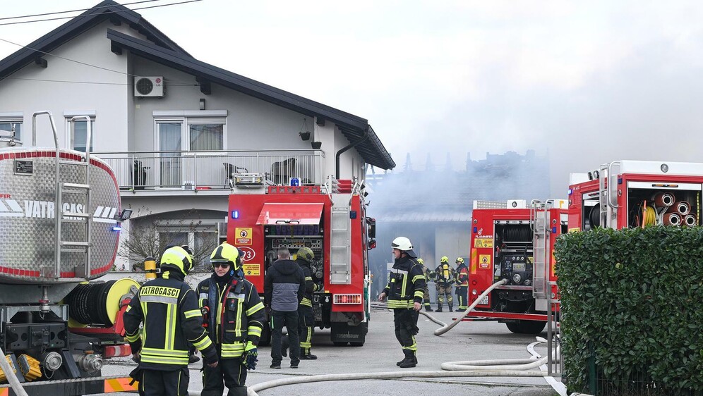 Požar skladišta guma u Sesvetama - 4