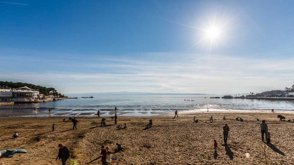 Sunce u prosincu na Bačvicama, ilustracija