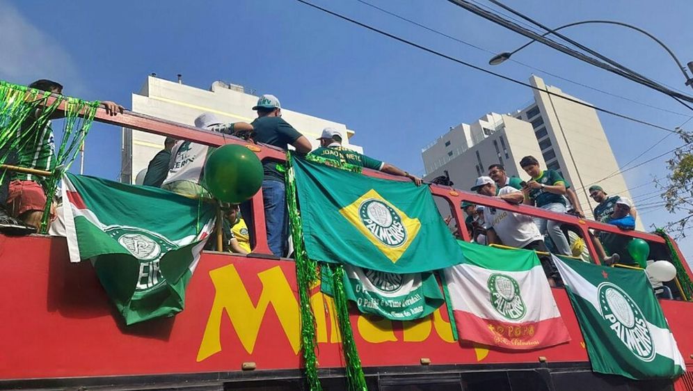 Autobus s navijačima Palmeirasa