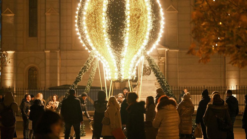 Božićni balon na Cvjetnom trgu u Zagrebu