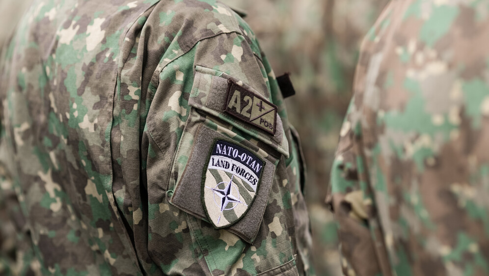 Vojnik NATO-a; Ilustracija