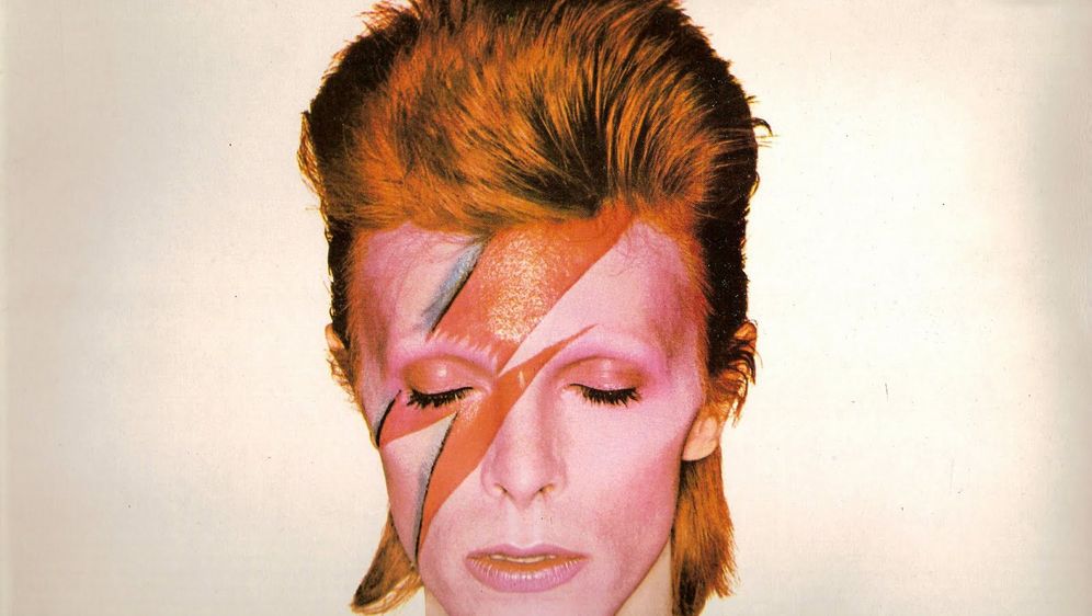 12 modnih faza Davida Bowiea