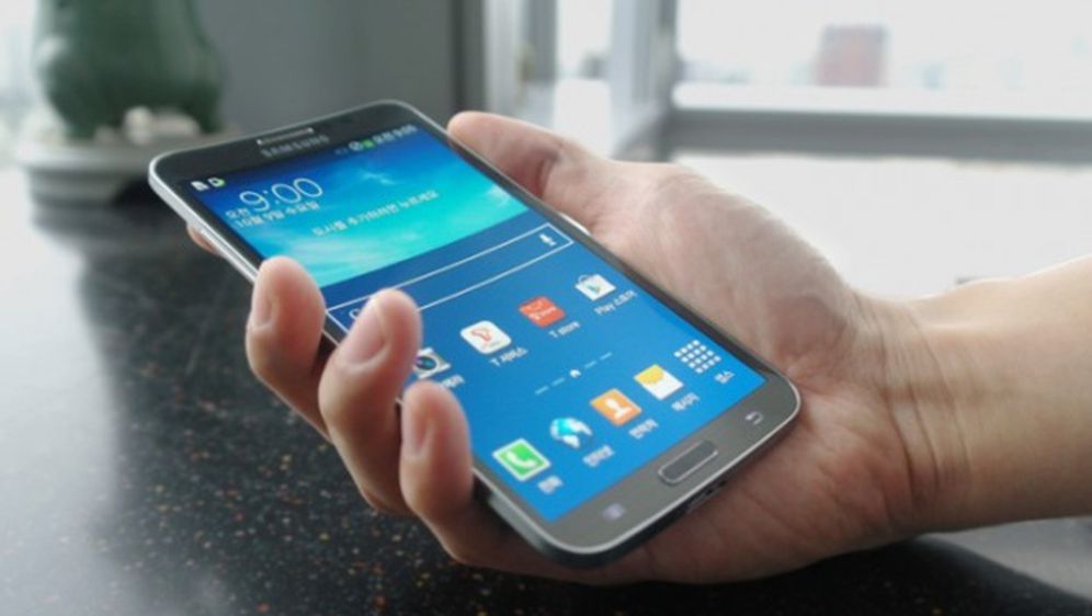 Samsung predstavio smartphone sa zaobljenim ekranom