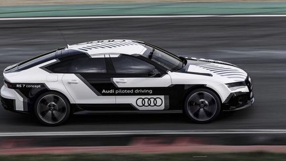 Povijesni trenutak autonomnih automobila: Audi bez vozača do 240 kilometara na sat!