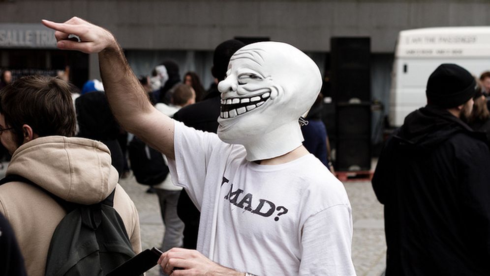 Zašto je naše ponašanje na webu toliko različitog od stvarnog života?