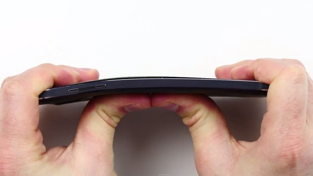 'Afera bendgate': Savija se i Samsungov Galaxy Note 4!