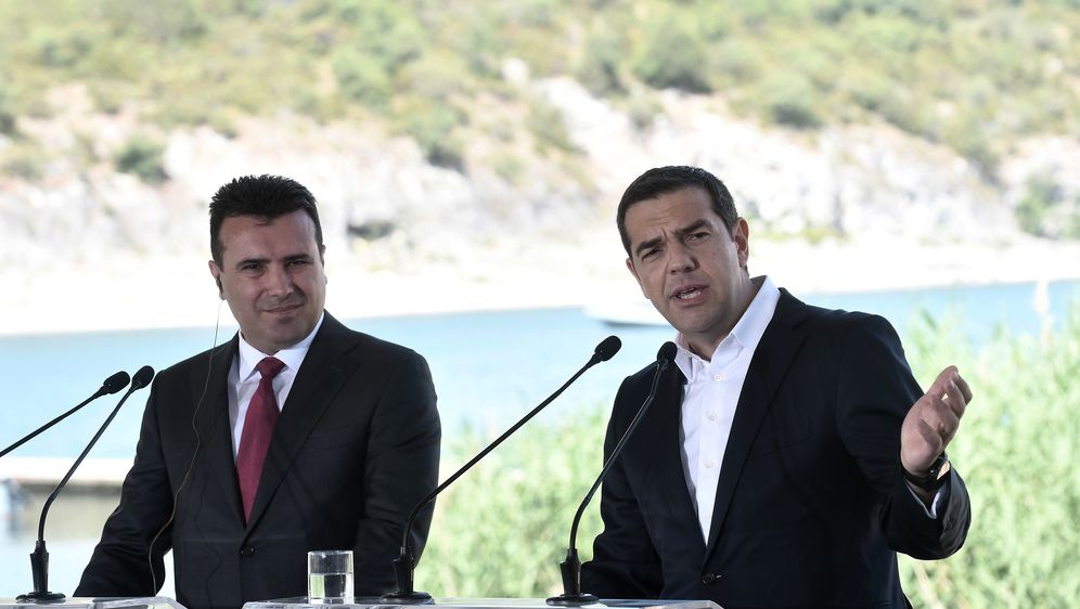 Premijeri Makedonije i Grčke, Zoran Zaev i Aleksis Cipras (Foto:AFP)