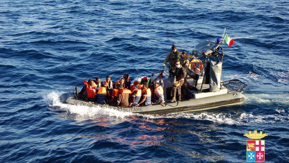 Lampedusa, brodica s migrantima (Foto: AFP)