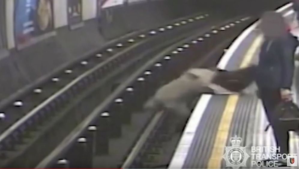Šokantna snimka iz londonske podzemne (Screenshot: Britanska policija)