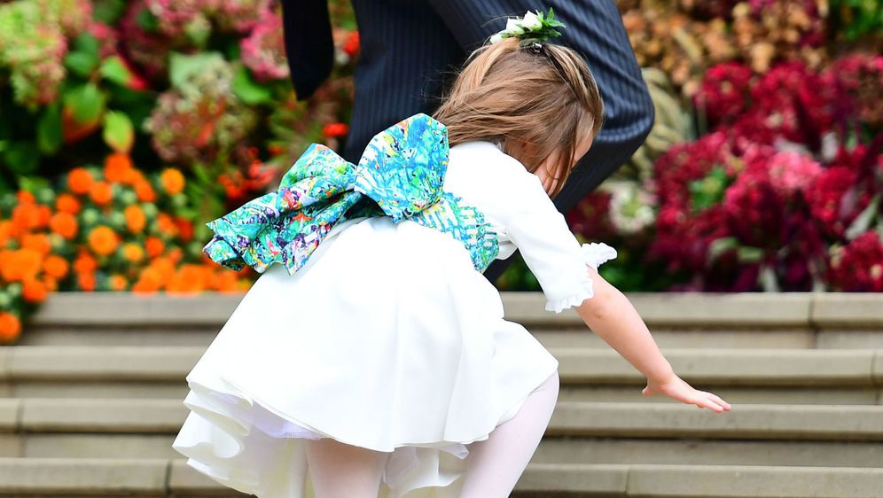 Princeza Charlotte pala je na stepenicama na vjenčanju princeze Eugenie
