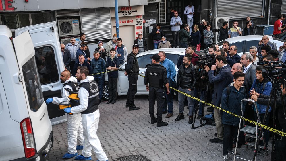 Turska policija kod mjesta gdje je pronađeno vozilo saudijskog konzulata (Foto: OZAN KOSE / AFP)