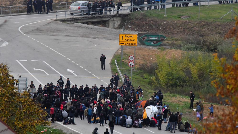 Migranti na granici (Foto: AFP)