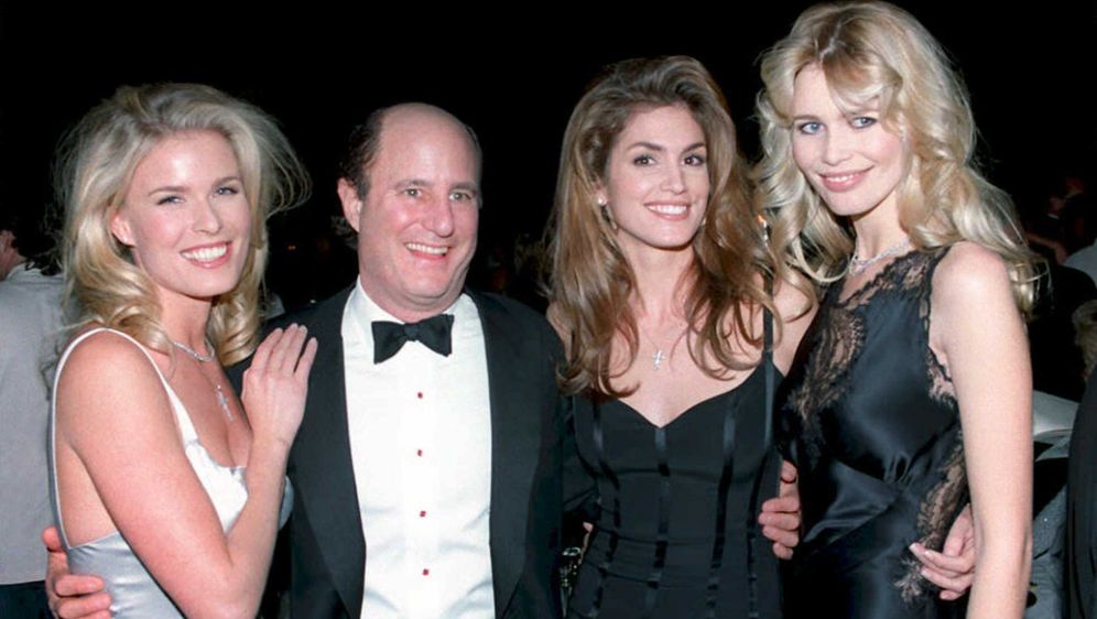 Cindy Crawford i Claudia Schiffer (Foto: Ron FELLMAN / AFP)