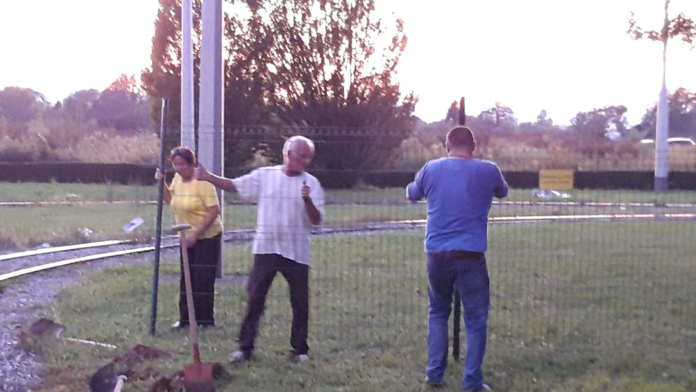 Obitelj podigla ogradu preko okretišta tramvaja u Prečkom (Foto: Dnevnik.hr)