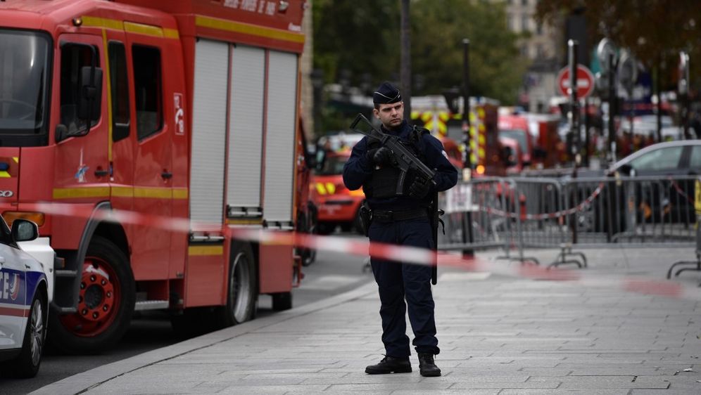 Pariz: Najmanje jedan policajac poginuo u napadu nožem u policijskoj postaji (Foto: AFP)