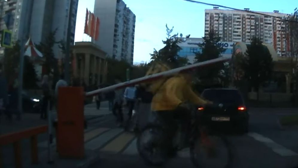 Rampa i biciklist (Foto: Screenshot/YouTube)