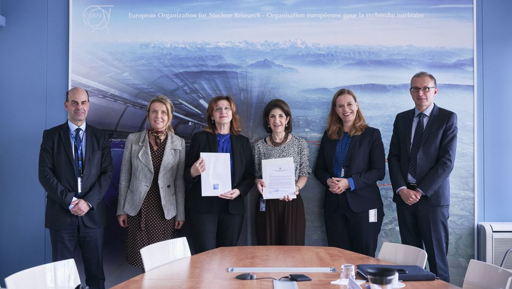 Hrvatsko izaslanstvo u CERN-u - Vesna Batisitić Kos i Ines Šprem Scigliano