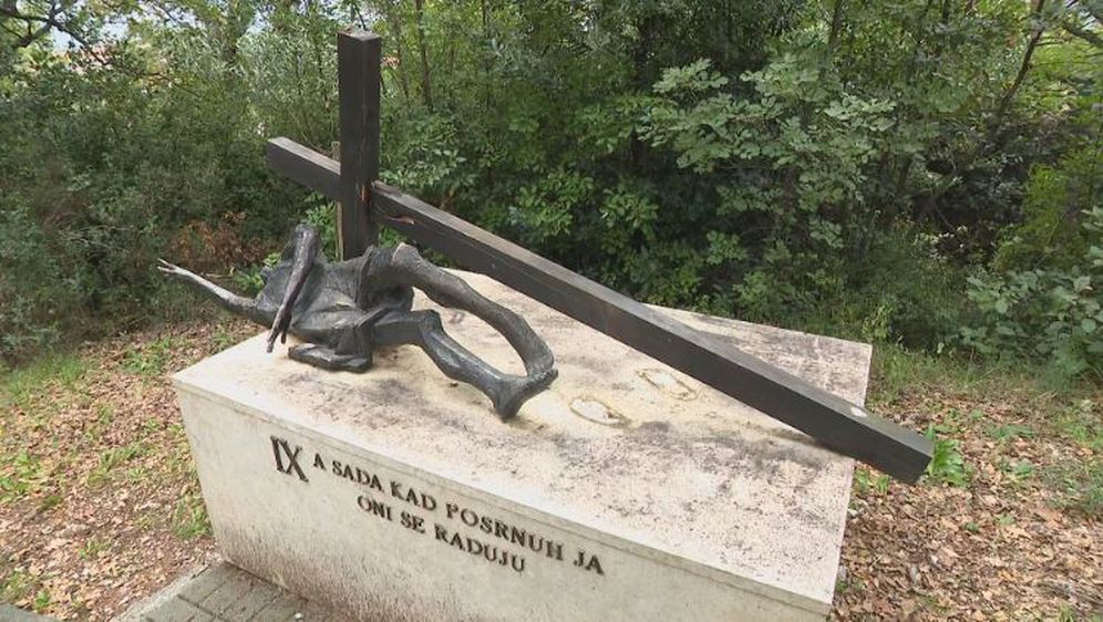 Ukradeni kipovi s križnog puta u Rijeci (Foto: Dnenvik.hr) - 2