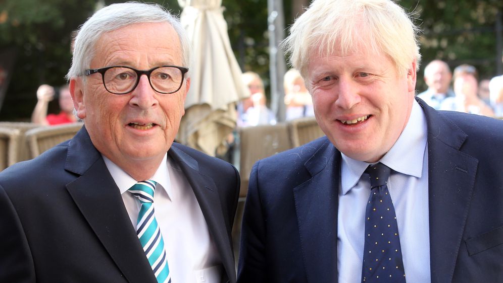Jean Claude Juncker i Boris Johnson (Foto: AFP)