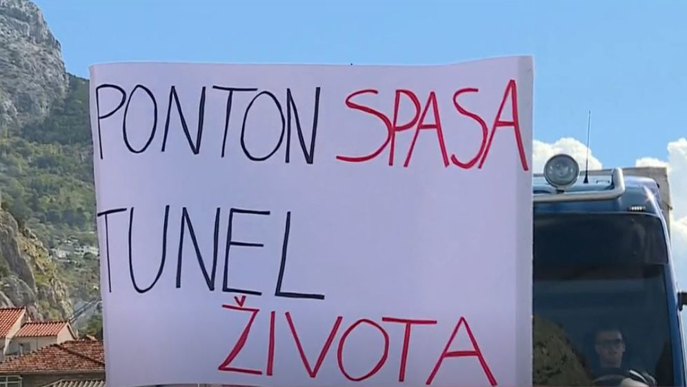 Prosvjed u Omišu - Građani žele tunel - 1