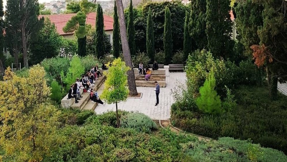 Lako se njima na jugu igrati Grka: Evo kako studenti u Dubrovniku pohađaju 'korona-predavanja' FOTO