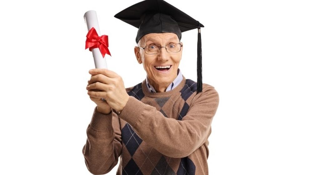 Najstariji 'friški' akademski građanin! Diplomirao sa 96. godina: 'Vi ste primjer mlađim studentima'