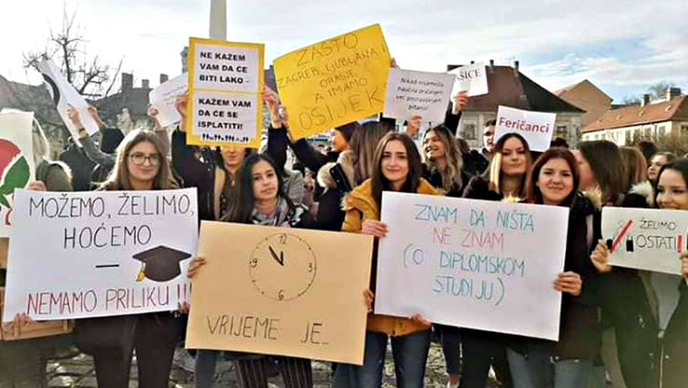 VRIJEME IM OTKUCAVA! Studenti socijalnog rada prosvjeduju: Zašto moramo seliti u Zagreb ili van države kad imamo svoj grad? FOTO