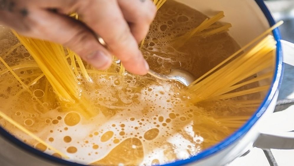 Omiljeno jelo studenata može biti opasno po život: Student umro nakon što je pojeo tjesteninu 'staru' samo pet dana