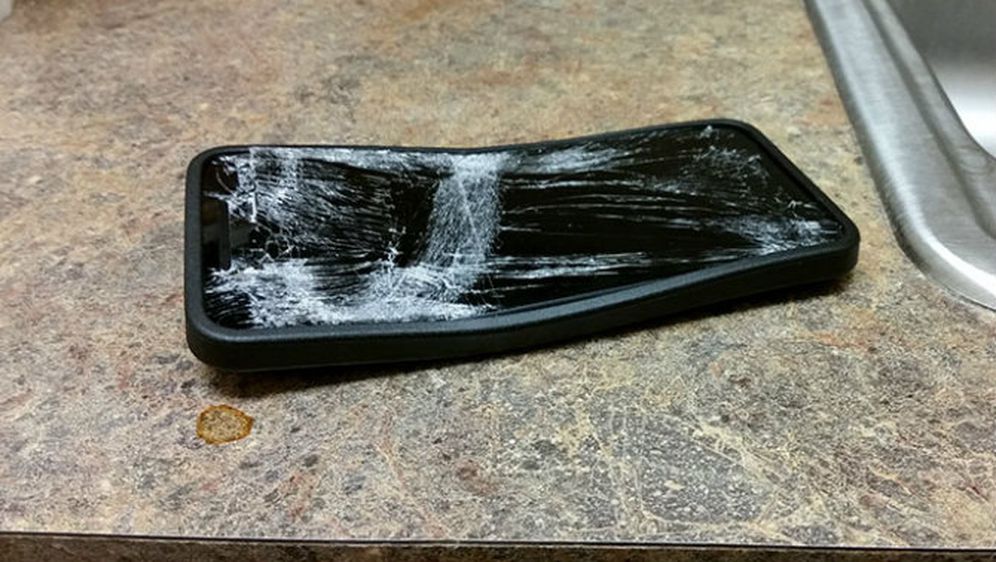 Student uništio novi iPhone pa izmislio najbolju zaštitu za sve kojima mobiteli 'cure' kroz prste