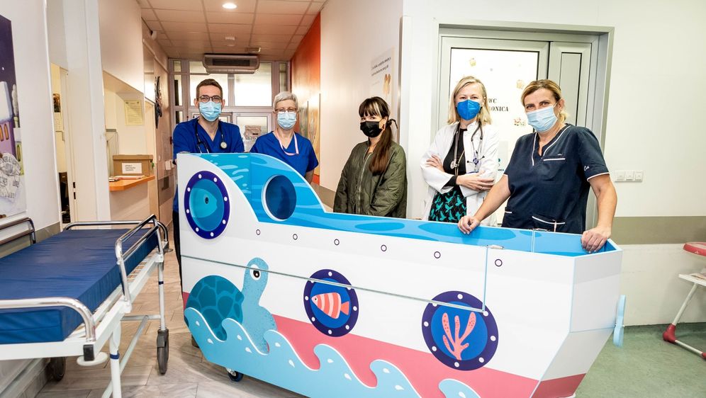 Brodić je posebno dizajniran za bolničke uvjete te prati gabarite standardnih kreveta