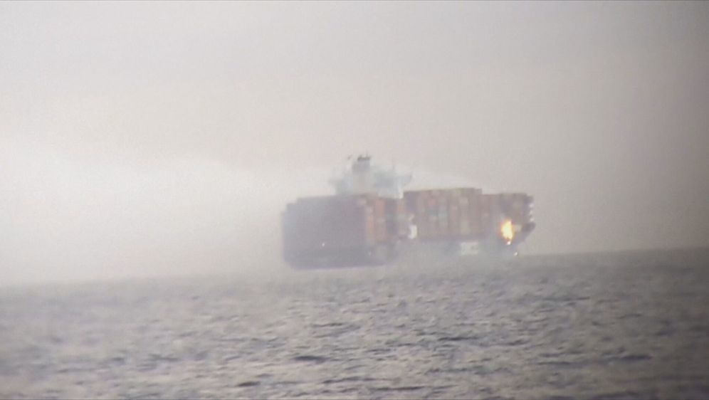 Zapaljeni kontejneri na brodu - 2