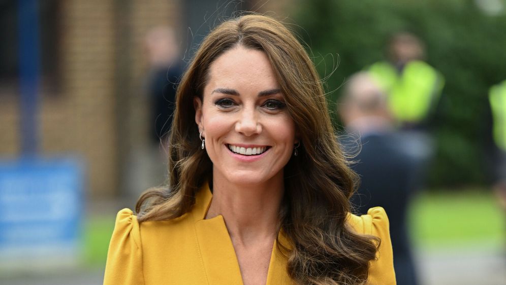 Catherine Middleton u žutoj haljini britanskog highstreet brenda Karen Millen - 7