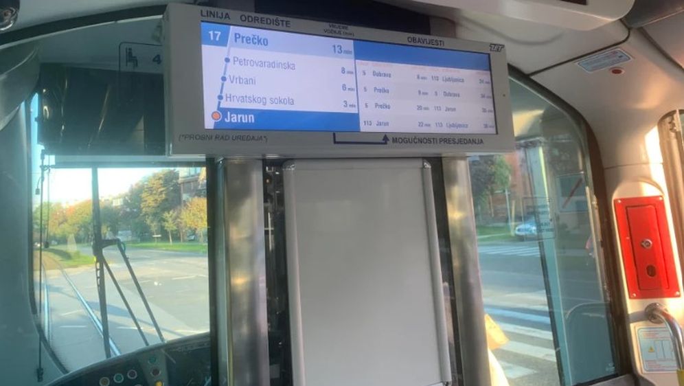Ekran u zagrebačkom tramvaju izazvao je pozornost sugrađana.
