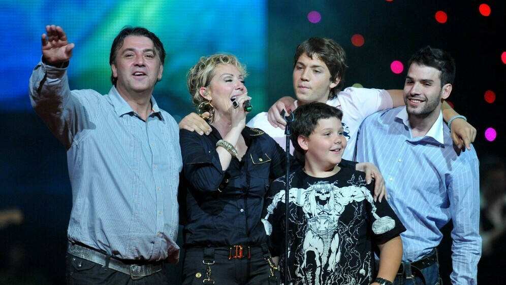 Lepa Brena s obitelji - 1