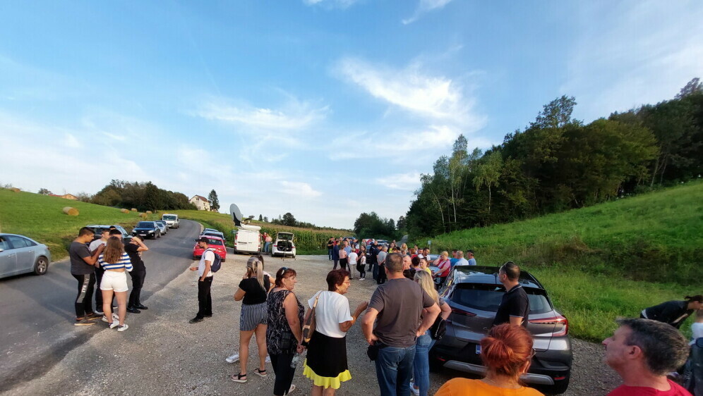 Prosvjed protiv gradnje migrantskog kampa kod Krnjaka