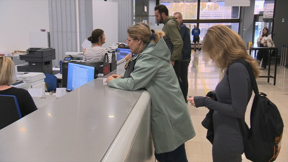 Čekanje u redu na policiji - 1