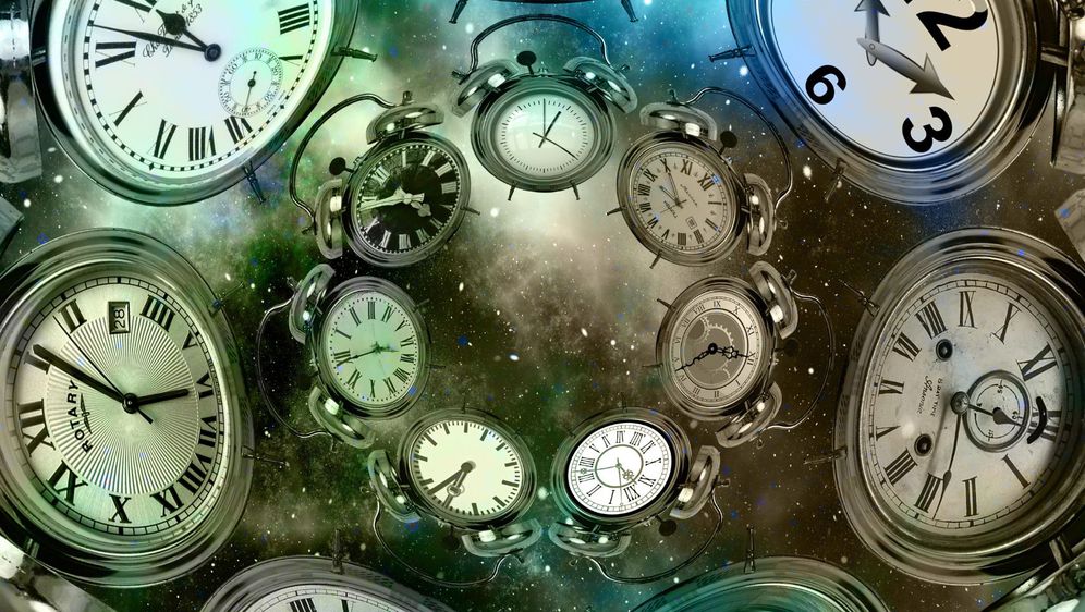 satovi koji ukazuju na putovanje kroz vrijeme