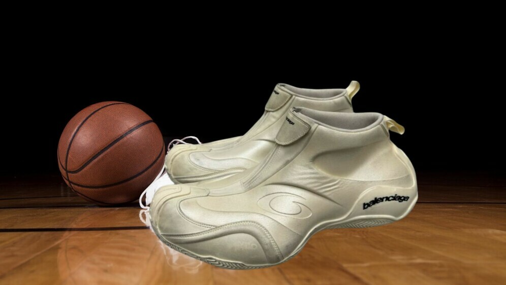 Košarkaški teren i Balenciagine tenisice za košarku
