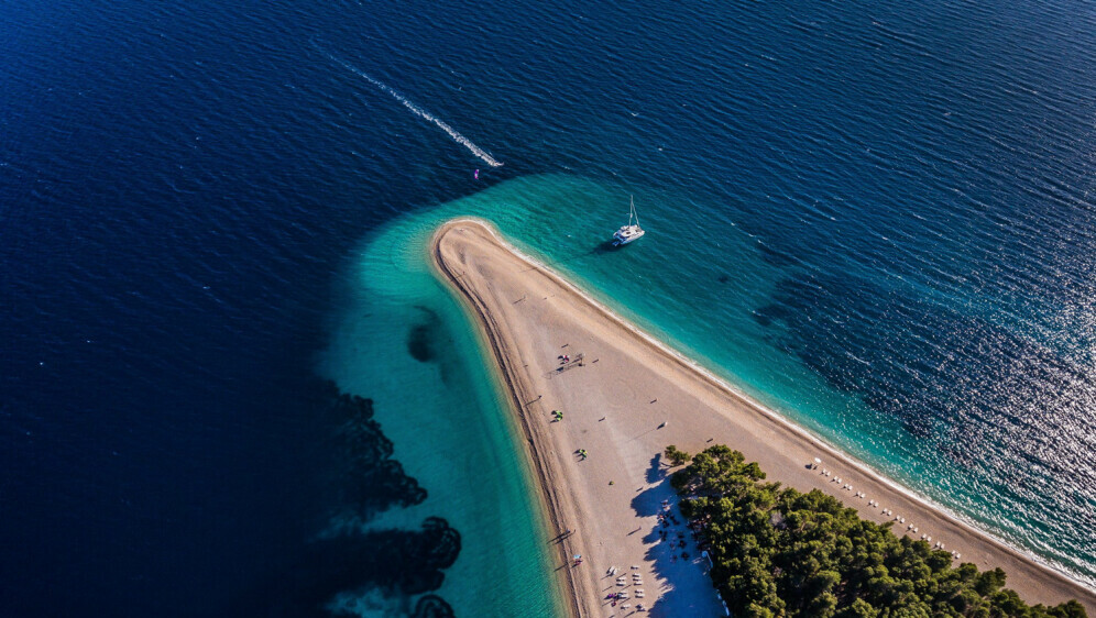 Plaža Zlatni rat kod Bola na Braču