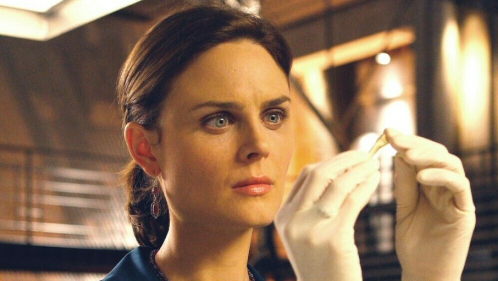 Emily Deschanel - 7