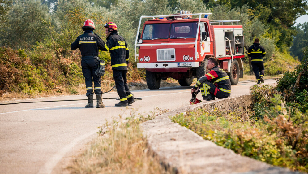 Vatrogasci gase požar kod Skradina