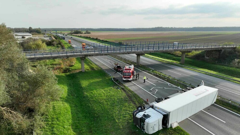 Prometna nesreća na autocesti A3 - prevrtanje kamiona - 3