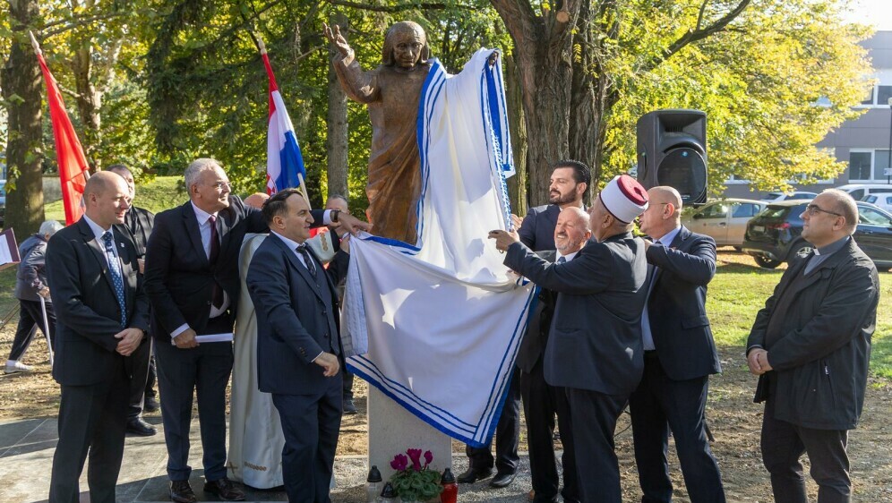 Kip svete Majke Terezije u Osijeku