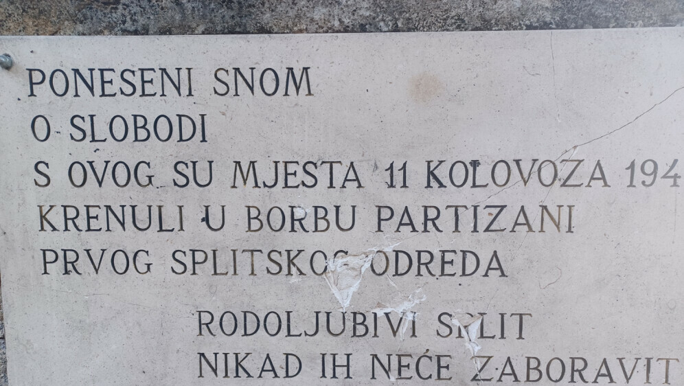 Razbijena spomen-ploča Prvom splitskom partizanskom odredu